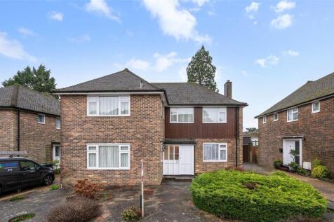 COURTLANDS CRESCENT 14  (19).jpg