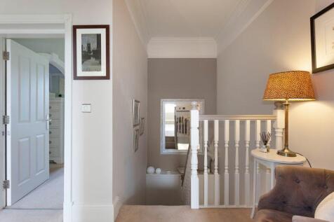 FIRST FLOOR LANDING
