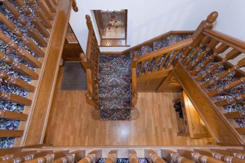 GALLERIED LANDING