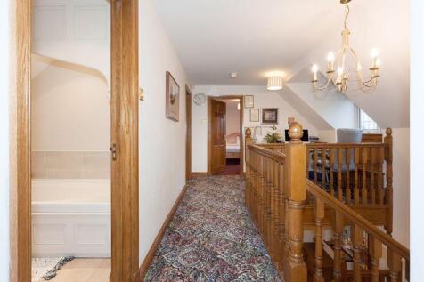 GALLERIED LANDING