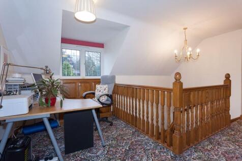 GALLERIED LANDING
