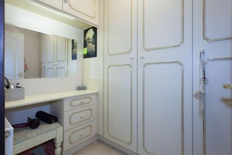 DRESSING ROOM