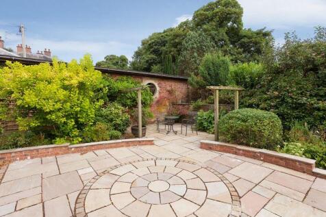 DISCREET TERRACE