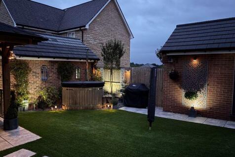 VENDOR NIGHT PHOTO REAR