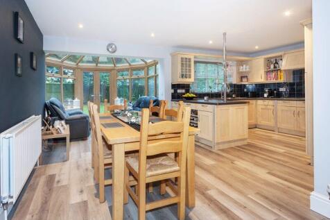 KITCHEN/FAMILY/CONSERVATORY