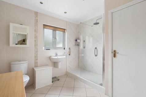 Gf Shower Room