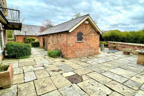 BRICK-BUILT OUTBUILDING