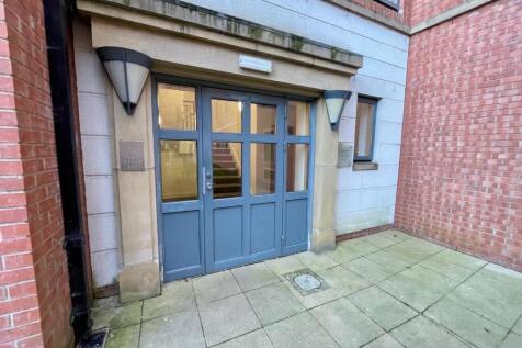 COMMUNAL ENTRANCE HALL