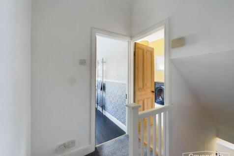 FIRST FLOOR LANDING