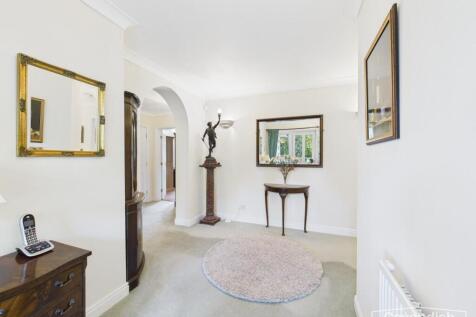 SPACIOUS RECEPTION HALL