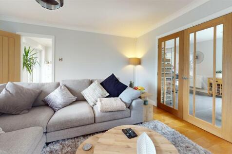 Hafod-Park-Mold-Living-Room.jpg