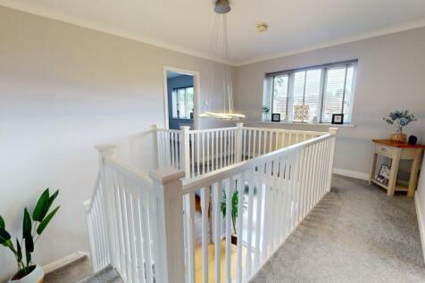FIRST FLOOR LANDING