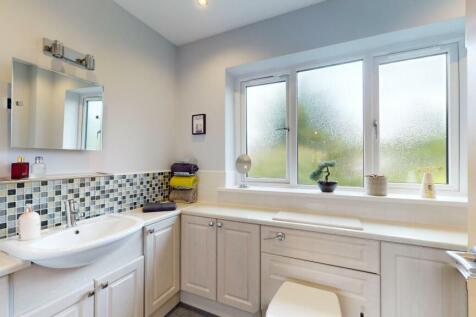 EN SUITE SHOWER ROOM