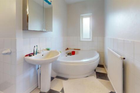 EN SUITE BATHROOM