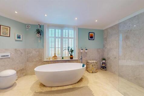 LUXURY SHOWER AND BATHROOM