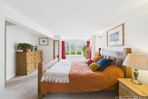 PRINICIPAL BEDROOM