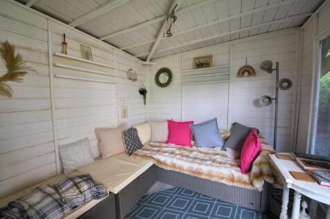 SUMMERHOUSE