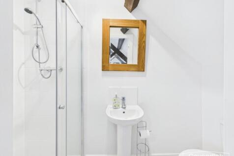 ENSUITE SHOWER ROOM
