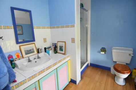 EN SUITE SHOWER ROOM