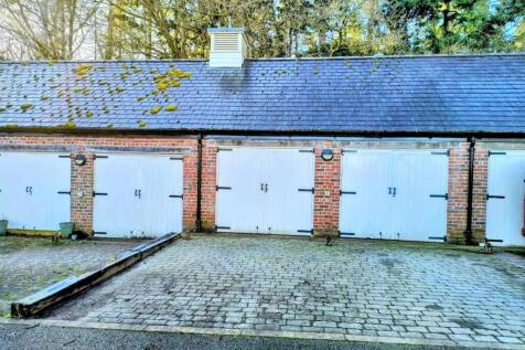 DETACHED DOUBLE GARAGE