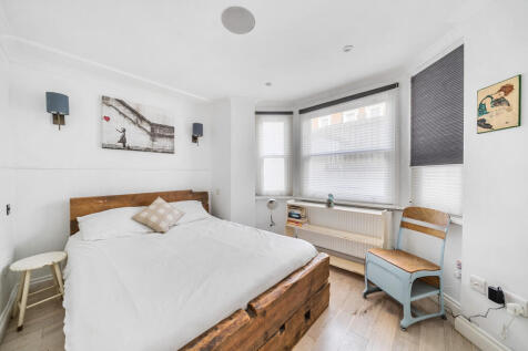 1369572-15-690895...