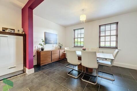Coach House28