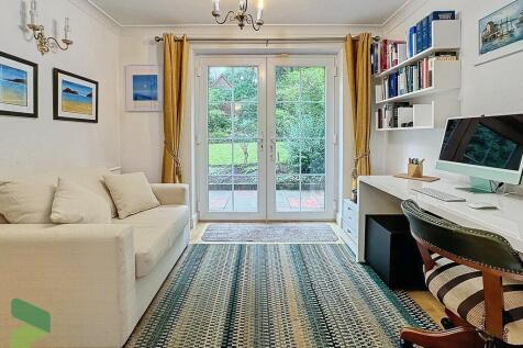 Snug. Office