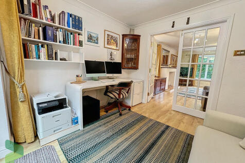 Snug. Office