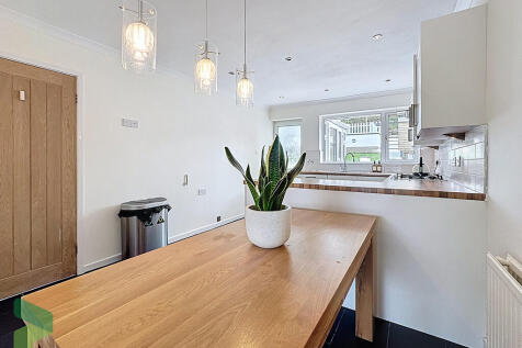 Queensway25