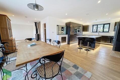 Open plan dining,...