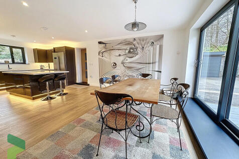Dining Area to br...