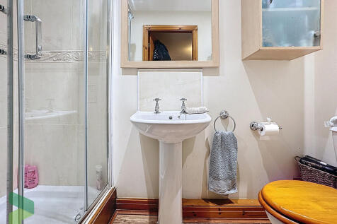 En-suite Shower R...