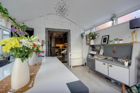 Swinemoor Lane (41).jpg