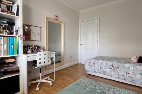 Bedroom 2 - 2.jpg