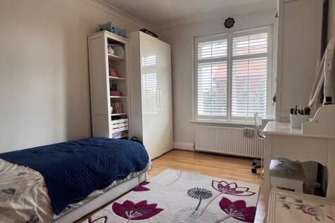 Bedroom 3 - 1.jpg