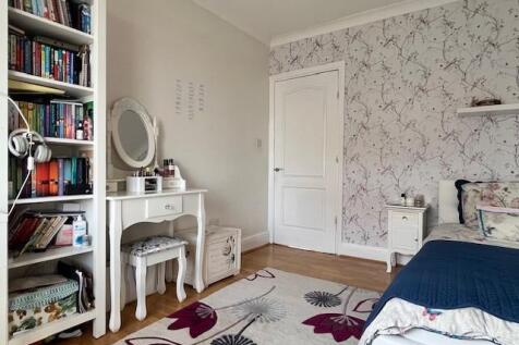 Bedroom 3 - 2.jpg
