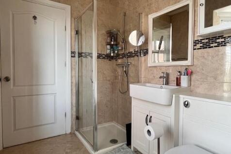 bathroom2.jpg