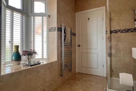 bathroom3.jpg