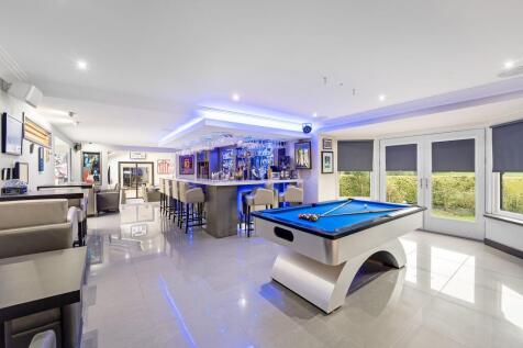 Bar / Pool Room
