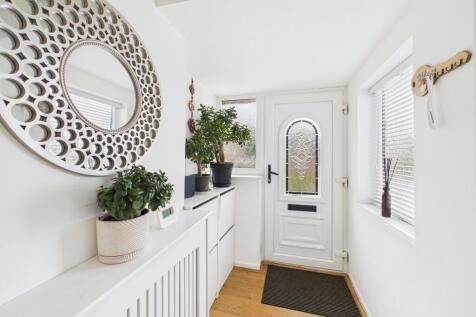 cam05591g0pr0128still026