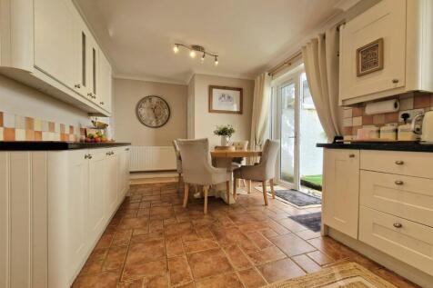 Kitchen 3.jpeg