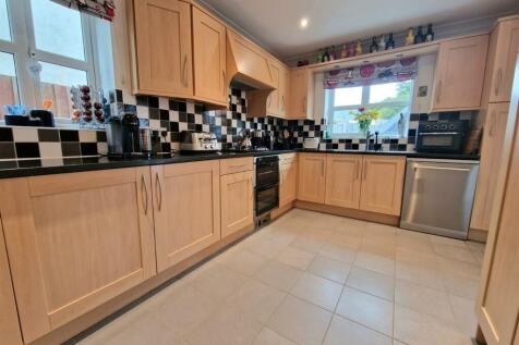 Kitchen 1.jpg