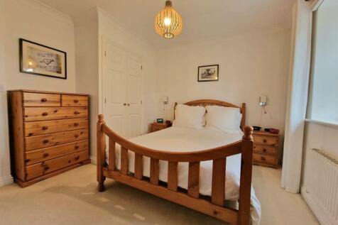 Bedroom 1 1.jpg
