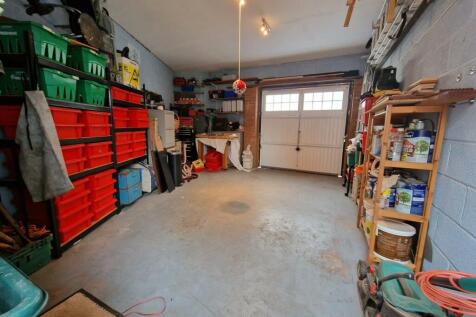 Larger-than-average garage.jpg