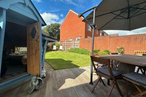 Hut &amp; Garden