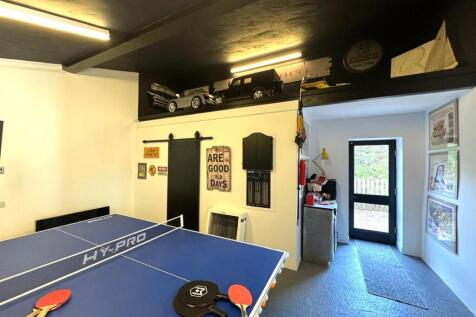 Double Garage/Games Room