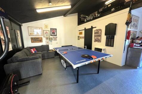 Double Garage/Games Room