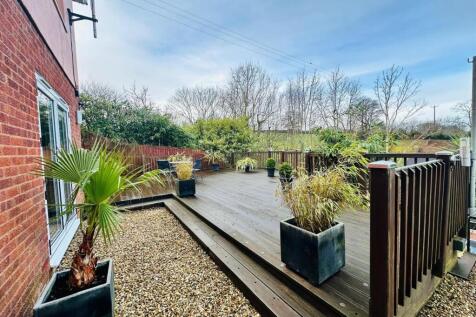 Rear Decking Area