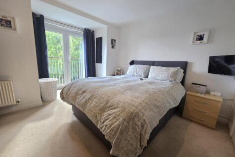 Bedroom 1.jpg