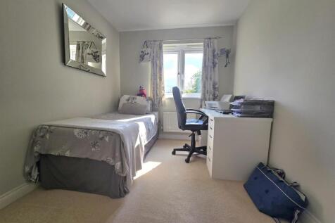 Bedroom 4.jpg